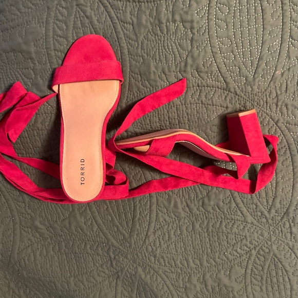 Red Ribbon Pumps - Picture 1 of 3